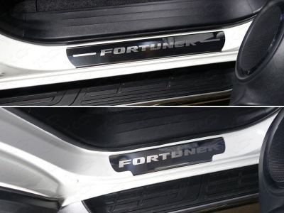 Toyota Fortuner (17–) Накладки на пороги (лист зеркальный надпись Fortuner) 4шт