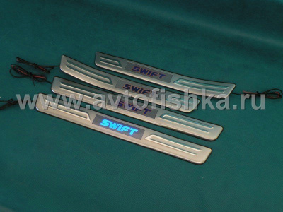 Suzuki Swift (04-) накладки порогов хромированные, со светящейся надписью "SWIFT".